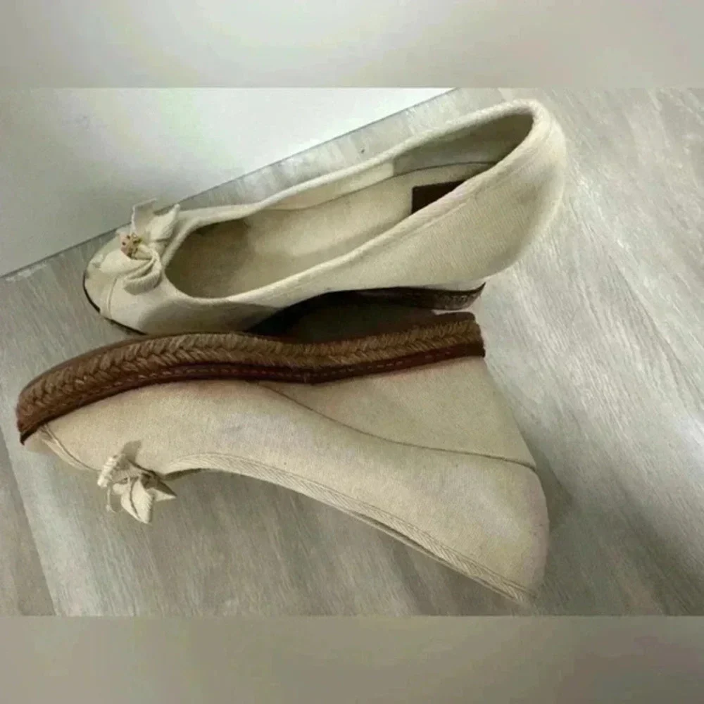 Tory‎ Burch Women's White cream Canvas Jackie Wedge Pumps Size 7.5M